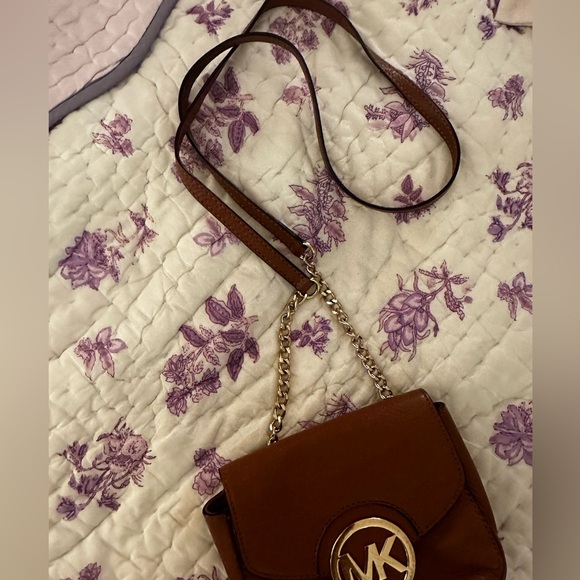 Michael Kors Tan Crossbody - Picture 2 of 9